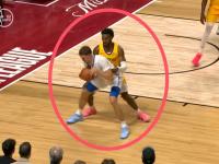 B体育体育app-比赛中出现争议判罚，裁判遭到质疑