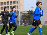 B体育体育网站-中国女足球员坚定信念，砥砺前行