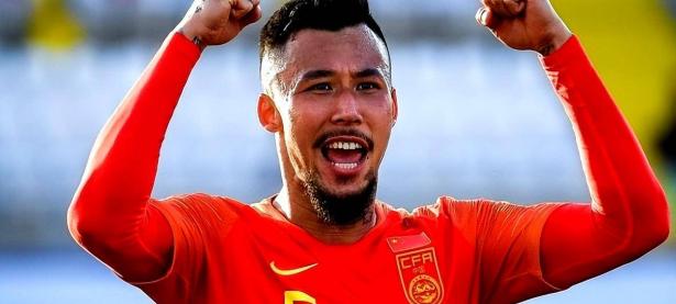 B体育体育网址-包含上港豪取五连胜，气走延边富德，保持积分榜头把交椅的词条