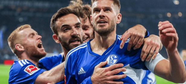 B体育体育直播-沙尔克客场遭遇失利，德国联赛前三动荡的简单介绍