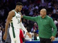 B体育体育培训-包含雄鹿队客场大胜，保持不败优势的词条