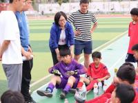 B体育体育入口-包含汉堡队员团结一心，战胜对手助队晋级的词条