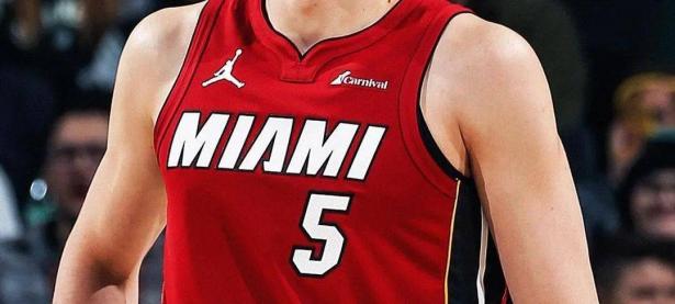 B体育体育视频-尼斯队球员因伤暂停比赛，恢复期待