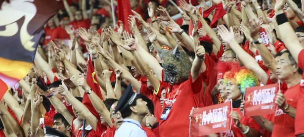 B体育体育网站-包含足球比赛中球员积极拼抢，争取每一个胜利机会的词条