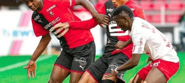 B体育体育官网app-马赛局势堪忧，法甲前四之路坎坷的简单介绍