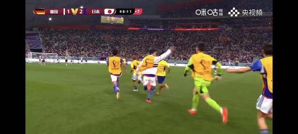 B体育体育培训-踢球必看！欧洲专业球星球员战斗拼搏的简单介绍