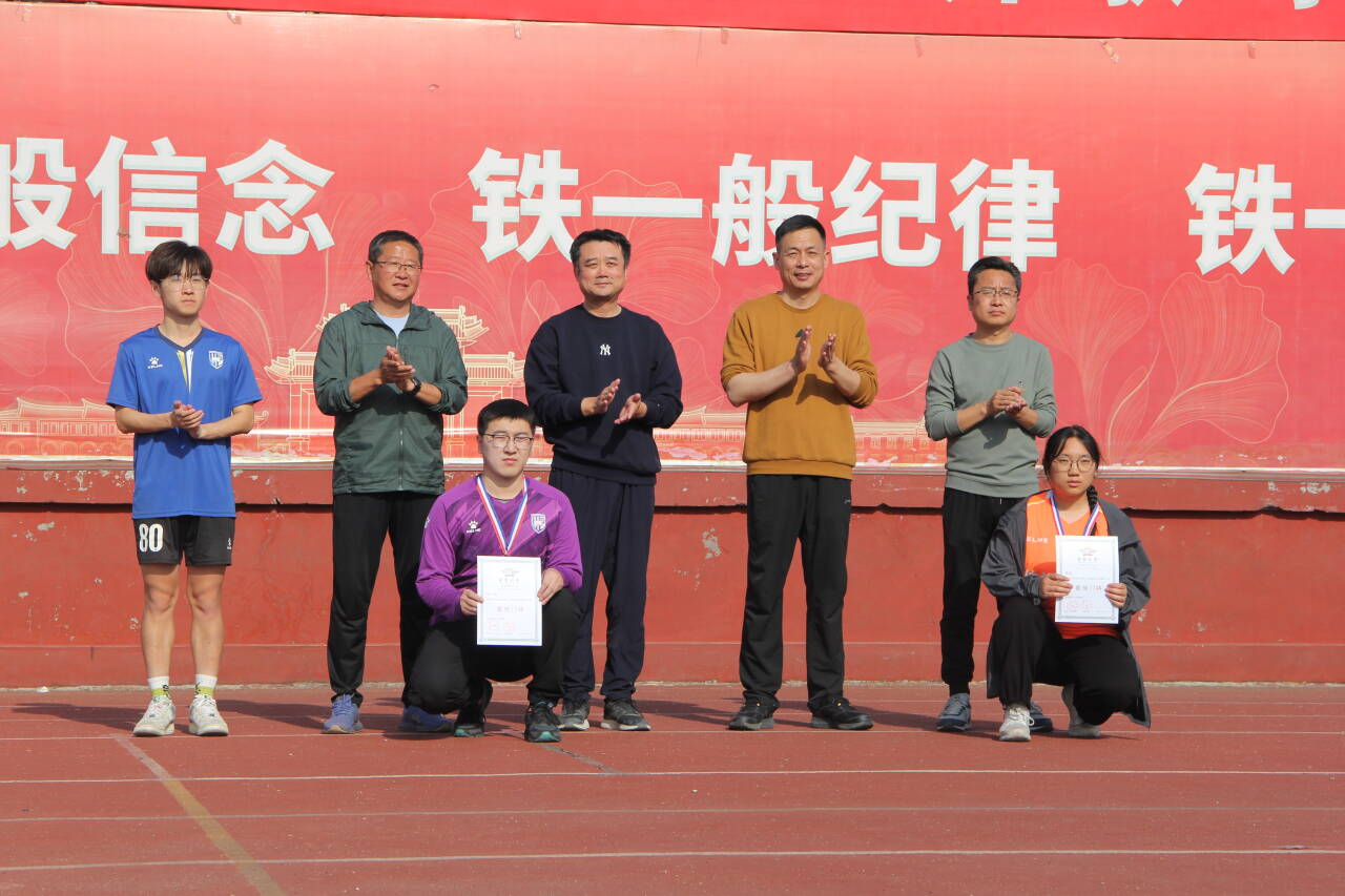 队伍合作默契堪比战士团结一致稳定形势的简单介绍