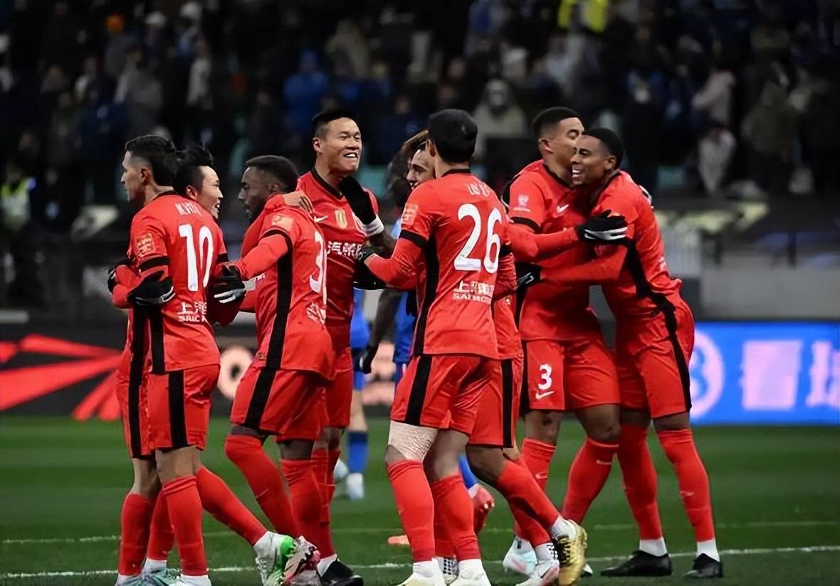 亚冠比赛热情高涨，球队实力对决