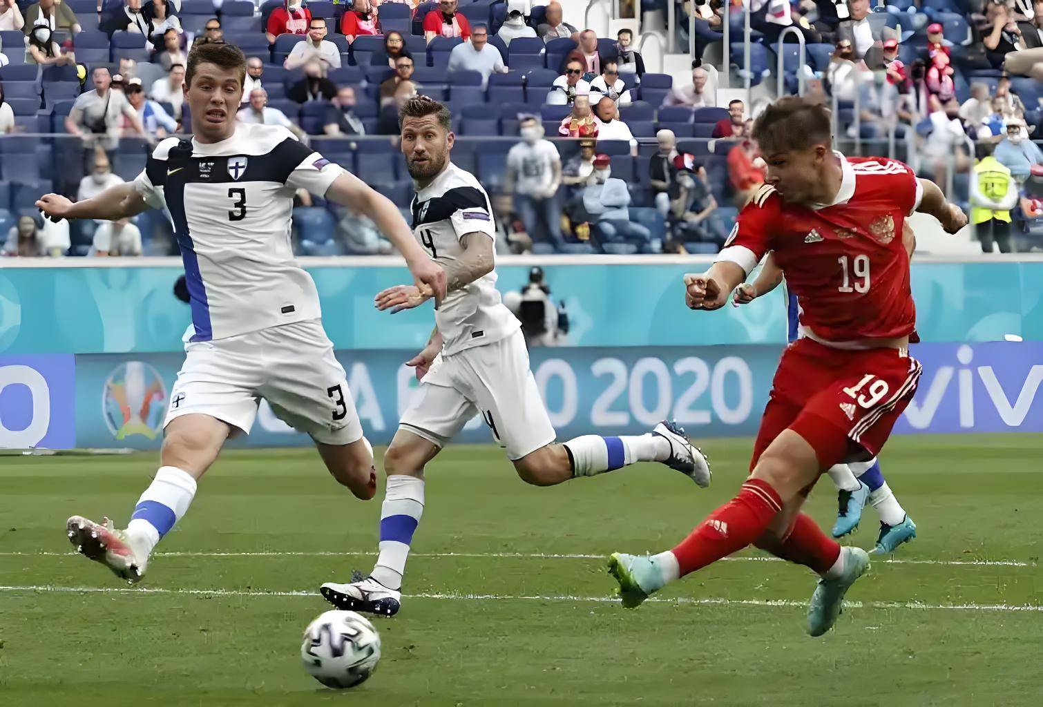 荷兰队遭遇惊险比赛,最终险胜瑞典 荷兰队遭遇惊险比赛,最终险胜瑞典