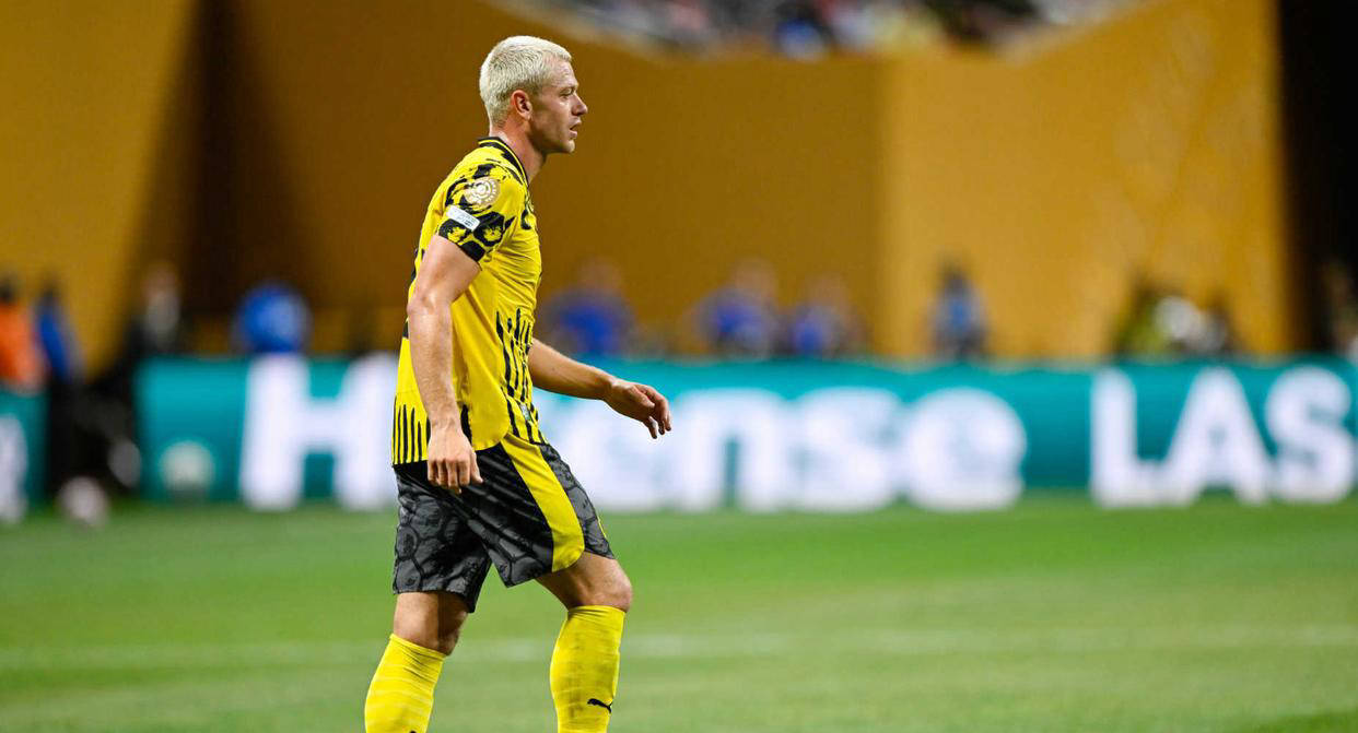 包含多特蒙德险胜，保持连胜势头的词条