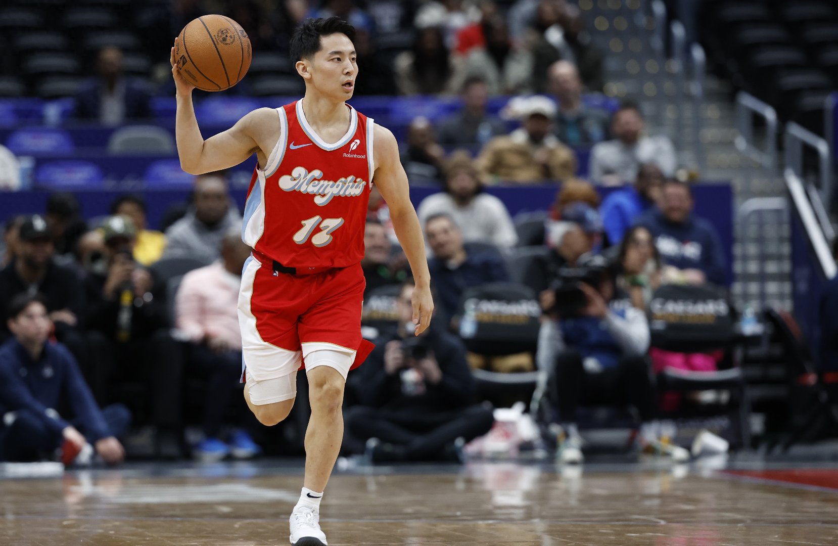 灰熊新秀大放异彩，成为球队场上亮点