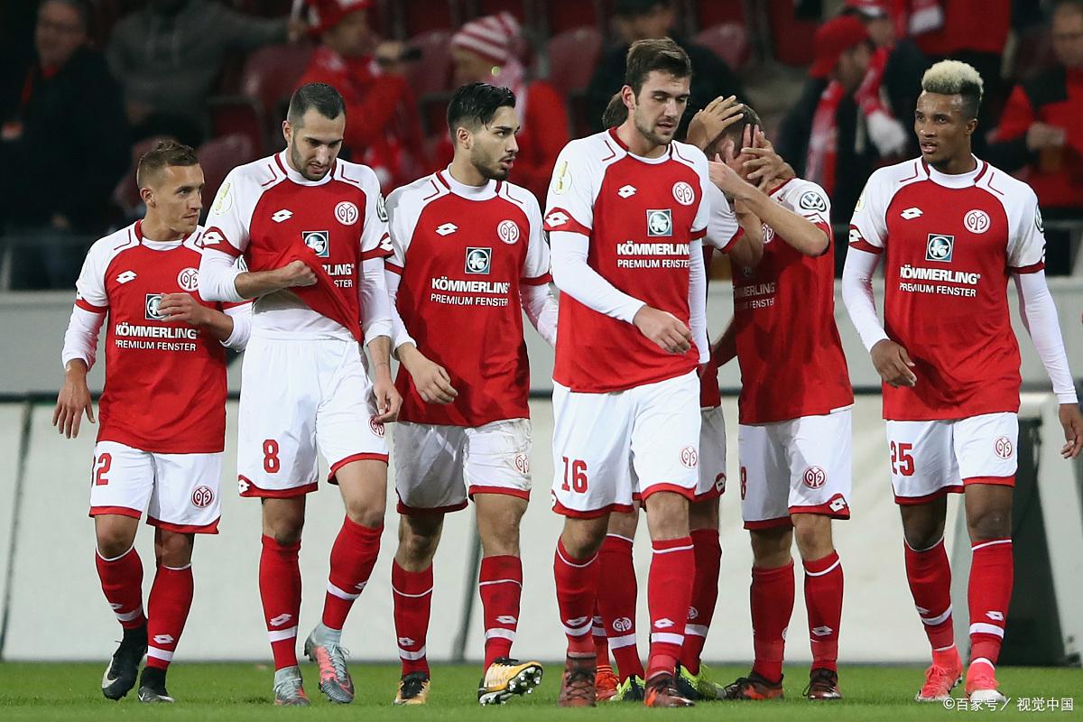 阿贾克斯主场战平AC米兰,晋级欧罗巴联赛八强 阿贾克斯主场战平AC米兰,晋级欧罗巴联赛八强