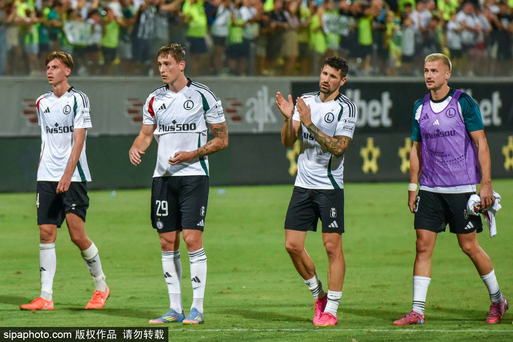 包含波兰足球冠军联赛中球员个个奋力拼搏,各显身手的词条 包含波兰足球冠军联赛中球员个个奋力拼搏,各显身手的词条