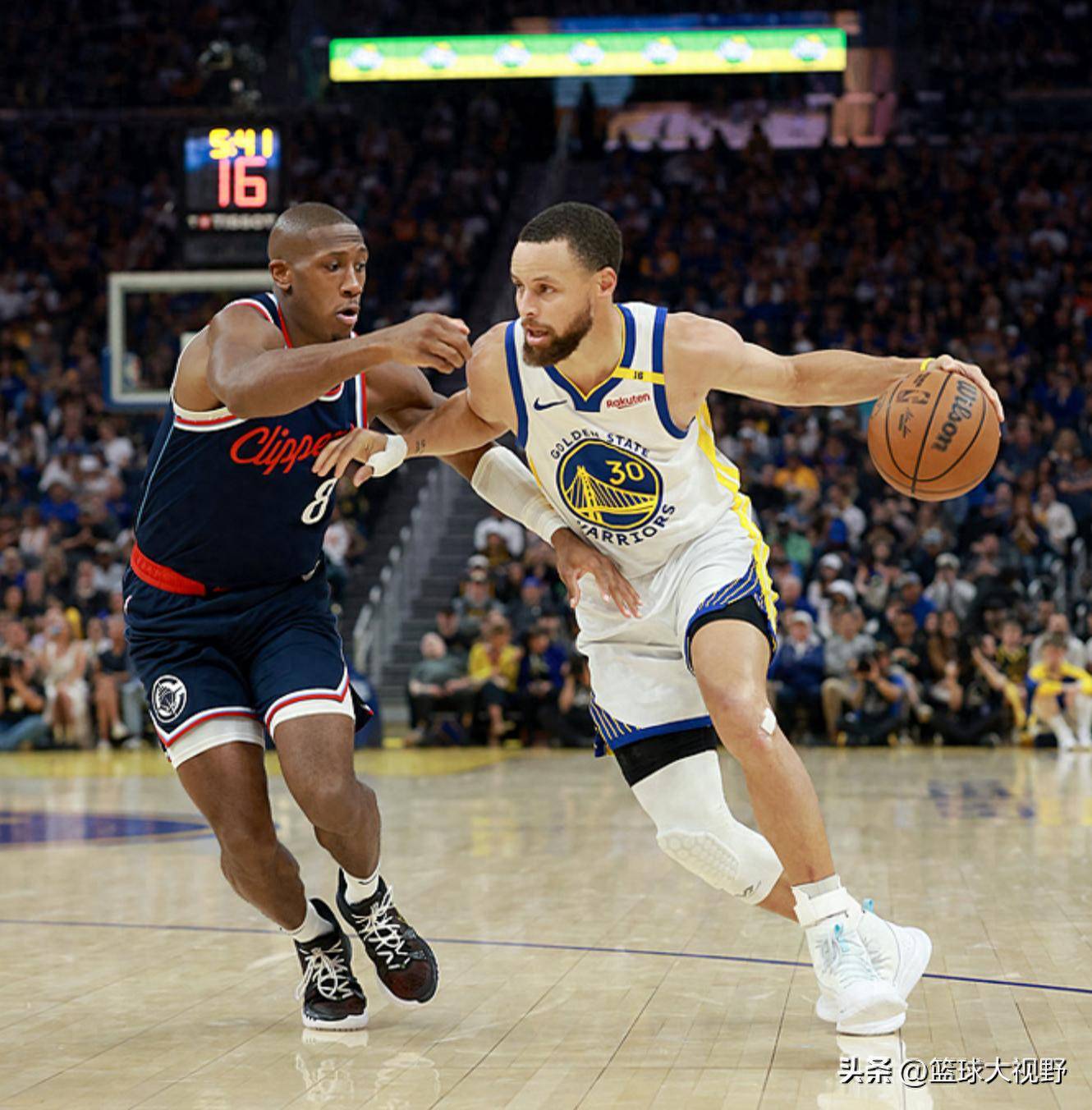 关于库里三分神技!勇士成功击败湖人的信息 关于库里三分神技!勇士成功击败湖人的信息