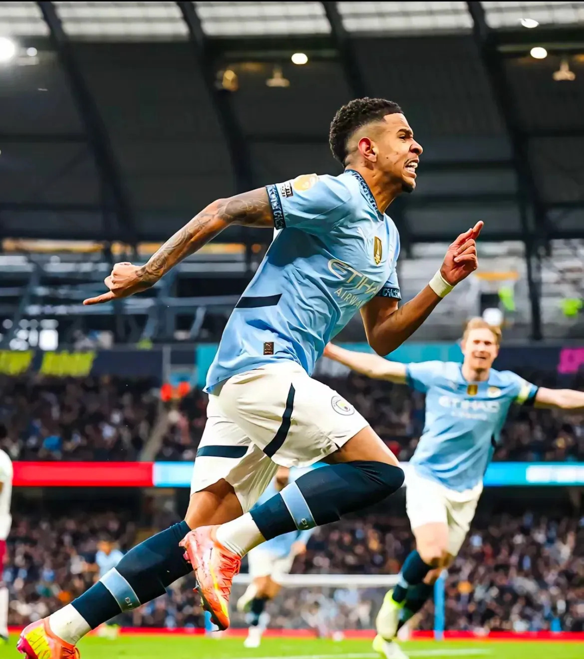 关于曼城赢得重要比赛,继续领跑英超的信息 关于曼城赢得重要比赛,继续领跑英超的信息