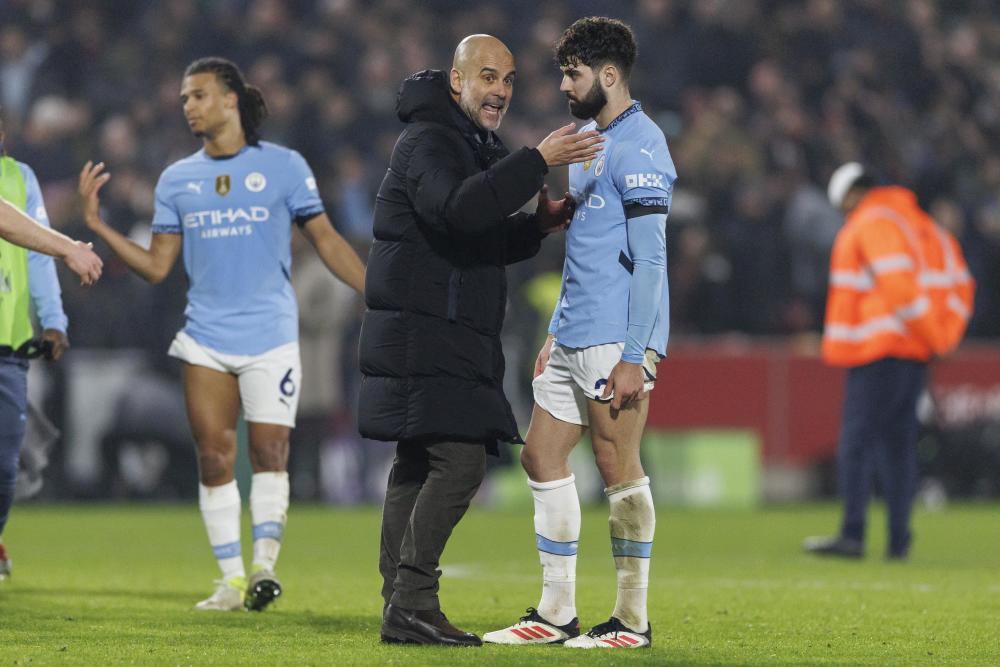 包含曼城客场战平，小组形势动荡的词条