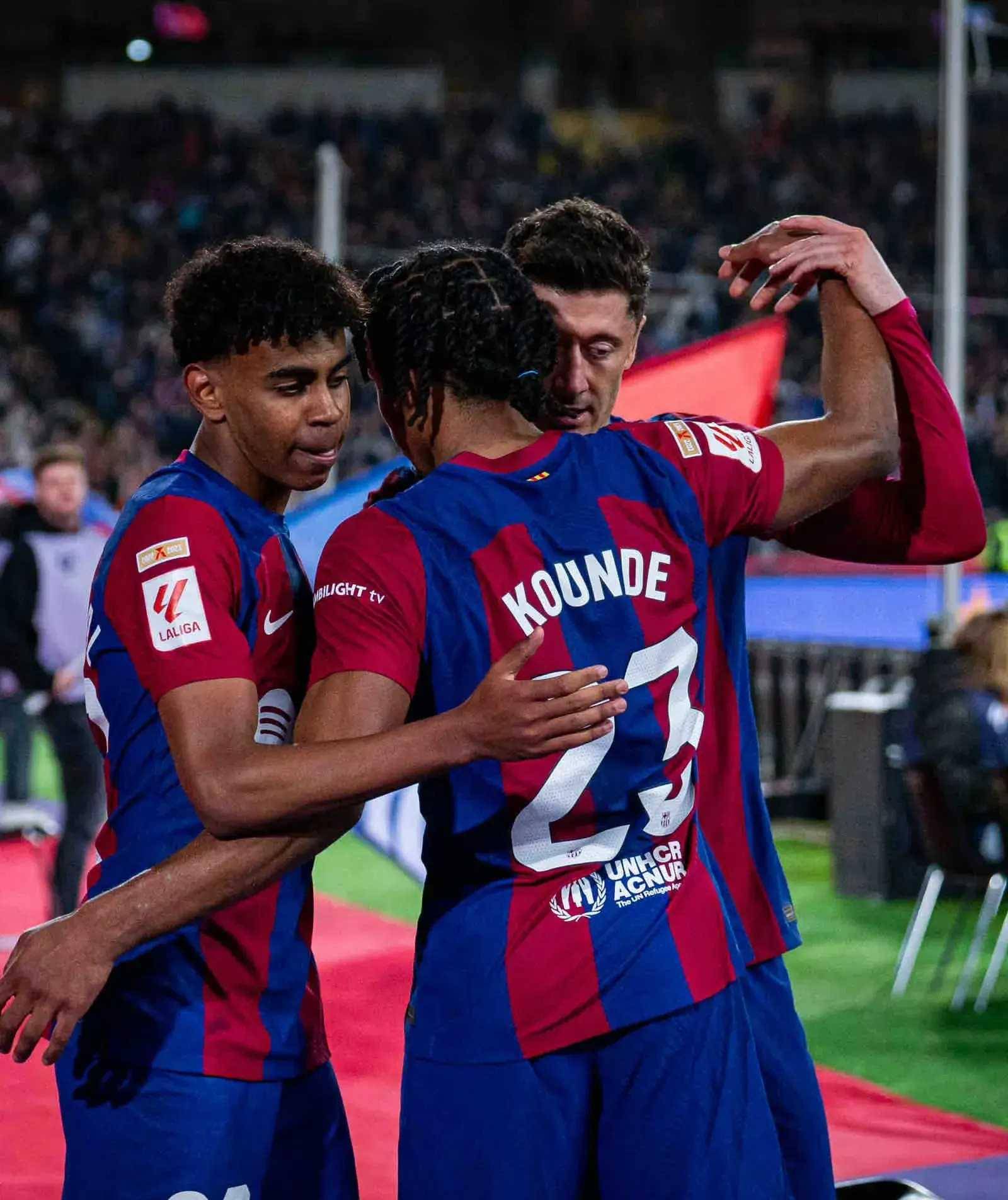 关于巴塞罗那战胜那不勒斯，领先一球的信息