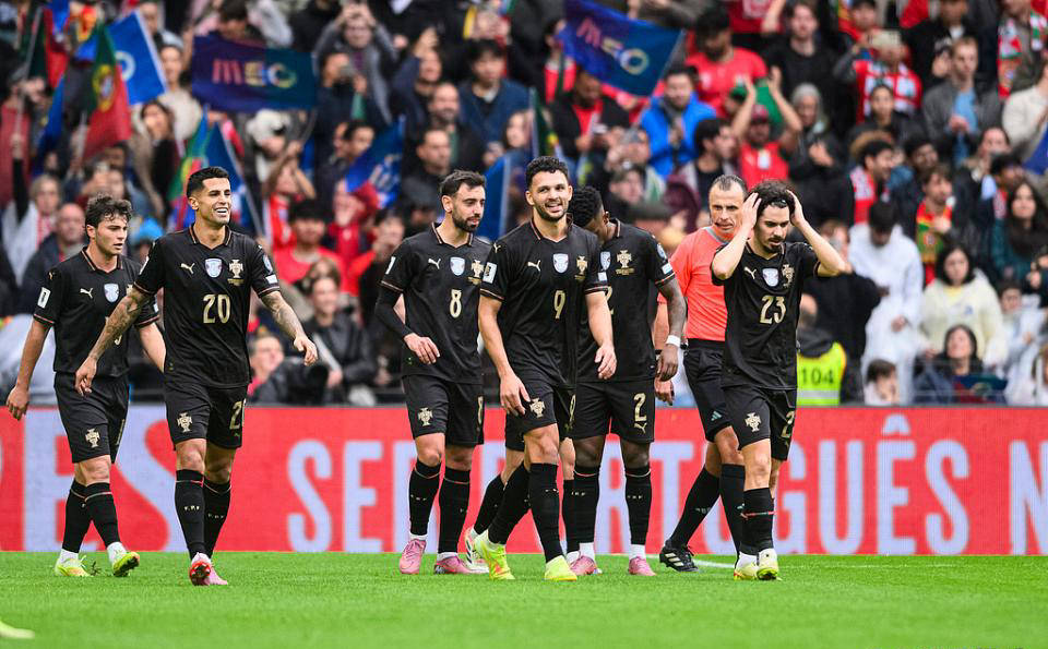 包含葡萄牙主场大胜，豪取小组头名的词条